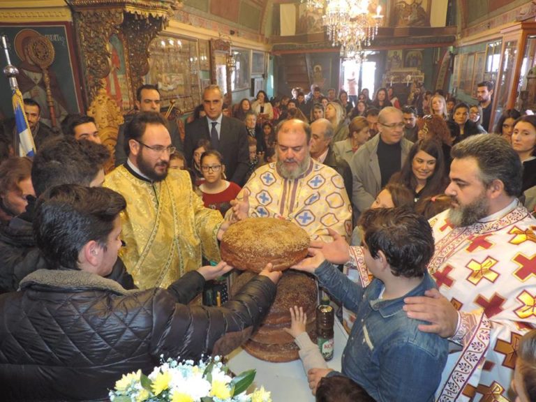 Κοπή Αγιοβασιλειόπιτας των Κατηχητικών Σχολείων της Μυκόνου