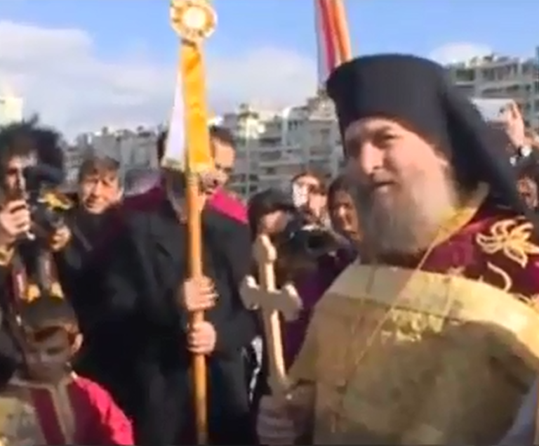 Θεοφάνεια στη Σμύρνη: Με συγκίνηση και λαμπρότητα ο αγιασμός των υδάτων στην ιστορική προκυμαία “Quai”