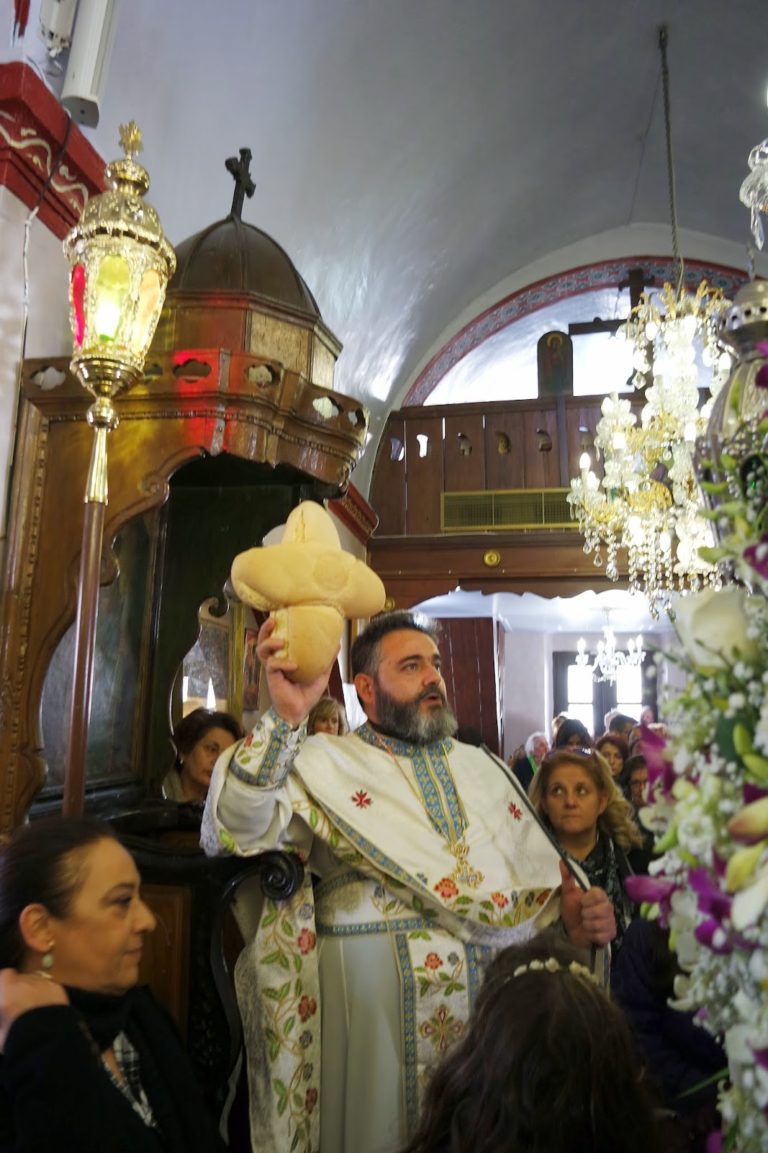 Σε κλίμα κατάνυξης και συγκίνησης η τελετή της Αποκαθήλωσης στην Μύκονο (Εικόνες+videos)