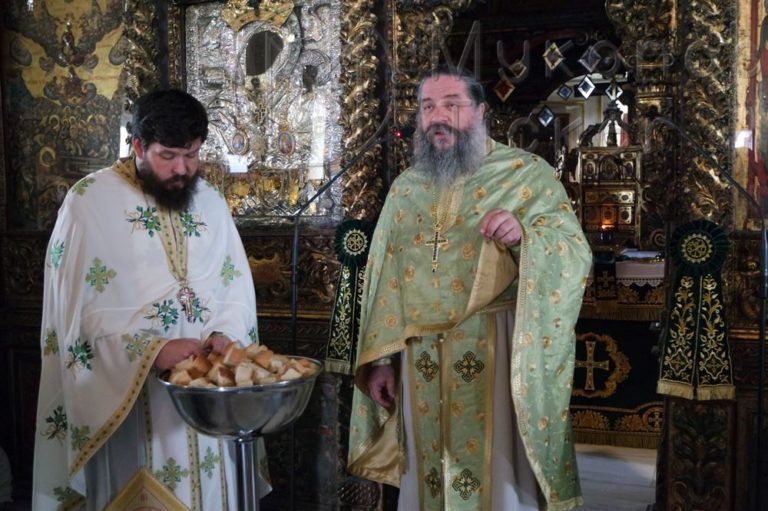 Mykonos:Κυριακή μετά την Ύψωση του Τιμίου Σταυρού-Θεία Λειτουργία επί τη εορτή του Αγίου Ευσταθίου στην Ι.Μ. Παναγίας Τουρλιανής (pics & vids)