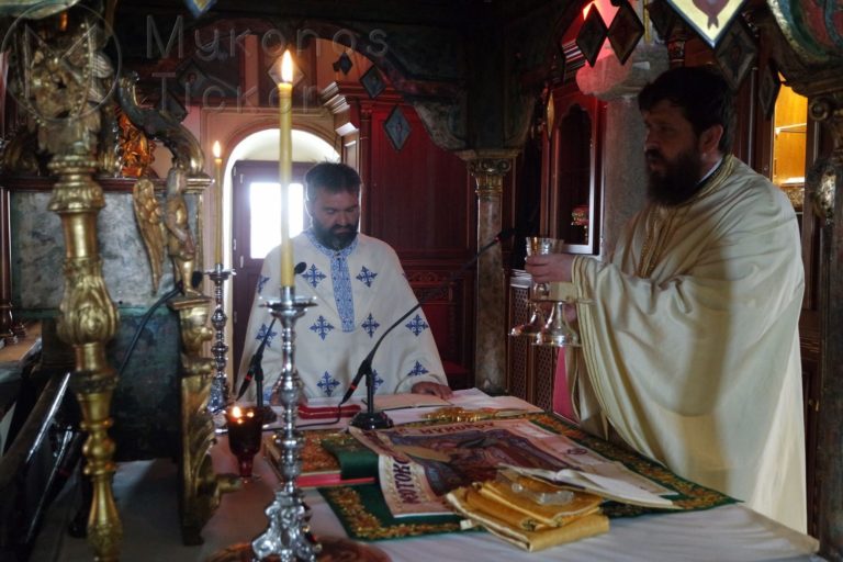 Mykonos Monasteries: Θεία Λειτουργία επί τη Εορτή του εν Χώναις Θαύματος του Αρχαγγέλλου Μιχαήλ [εικόνες]