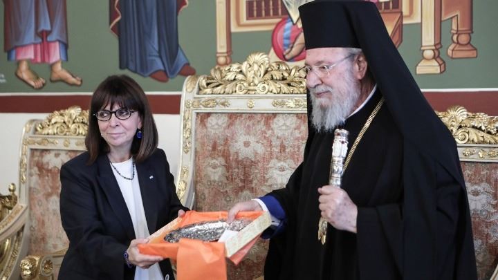 Η Πρόεδρος της Δημοκρατίας συναντήθηκε με τον αρχιεπίσκοπο Κύπρου, Χρυσόστομο